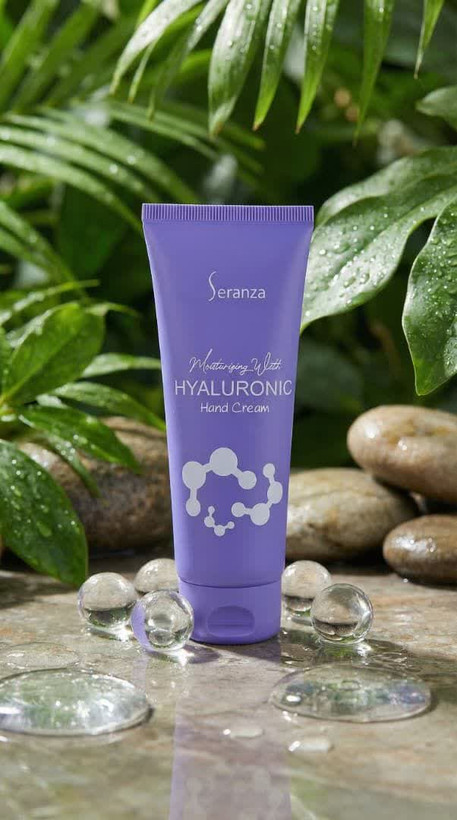 کرم مرطوب کننده دست سرانزا، مدل هیالورونیک اسید، حجم ۱۰۰ میلیلیتر با خاصیت آبرسانی عمیق و حفظ رطوبت پوست